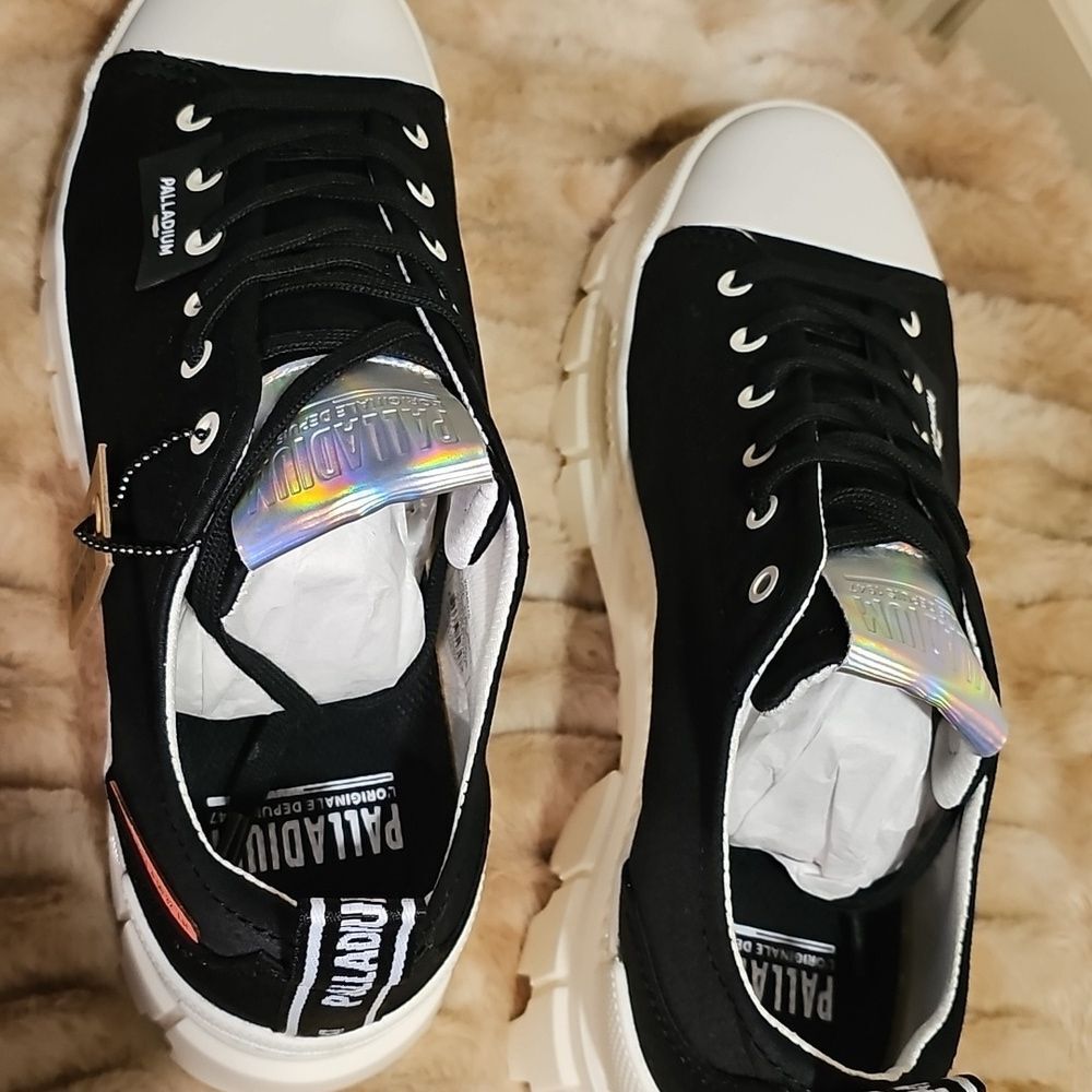 Palladium Revolt LO TX Sneakers in Black and Marshmallow - Picture 5 of 11